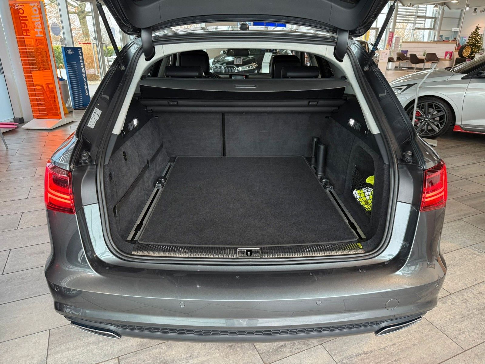 Fahrzeugabbildung Audi A6 Avant 2.0 TDI quattro S-LINE/NAVI/SPORT/Nappa