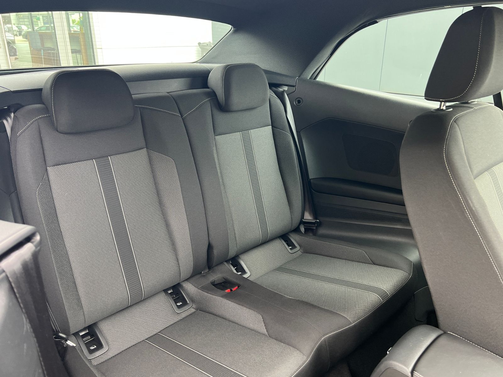 Fahrzeugabbildung Volkswagen T-Roc Cabriolet 1.5 TSI DSG *AHK, LED, Black Sty