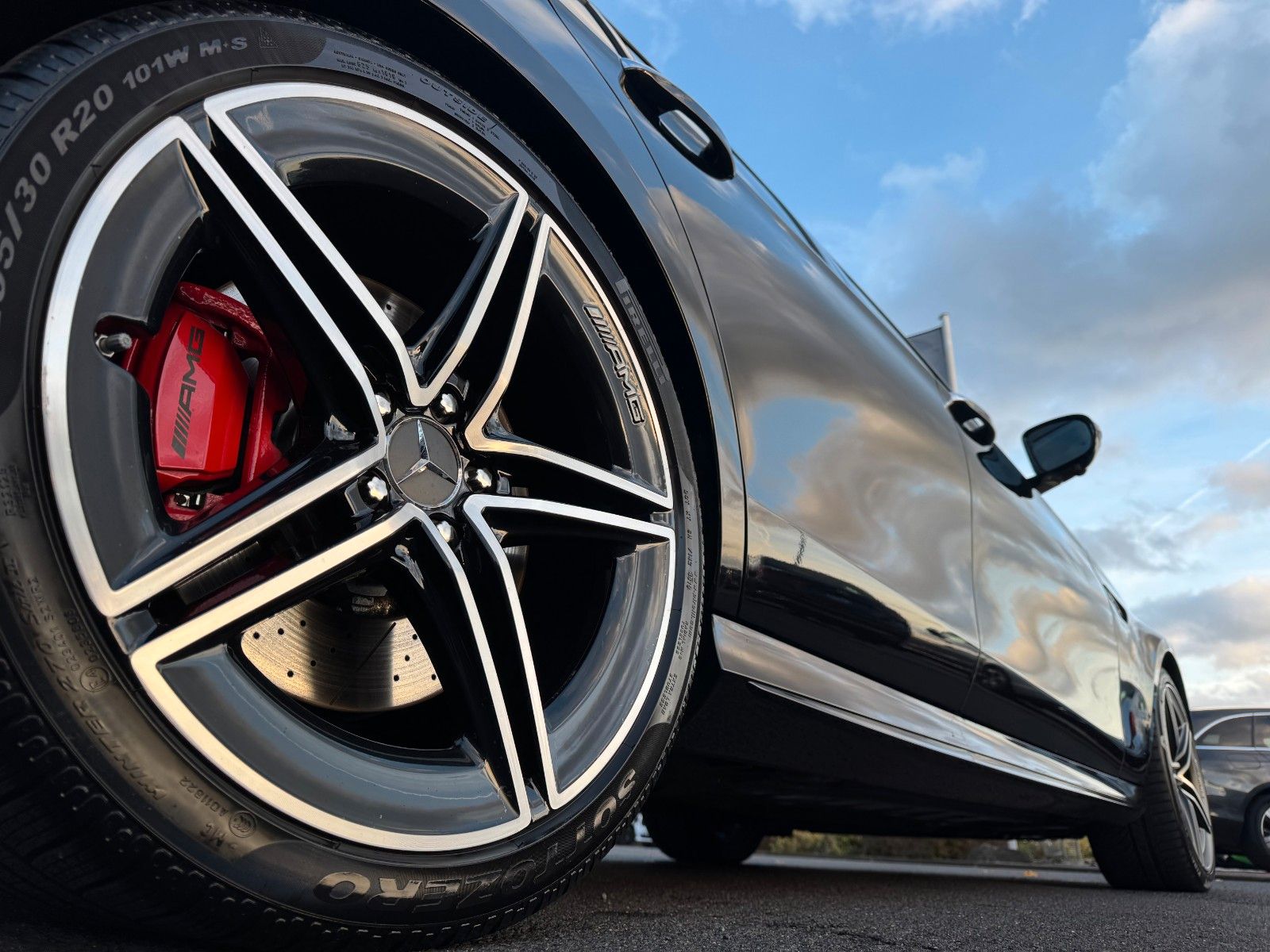 Fahrzeugabbildung Mercedes-Benz E 63 AMG S Pano+Burm+AirM+HUD+360+uvm.