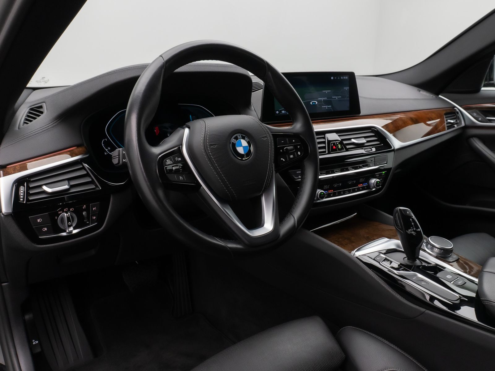 Fahrzeugabbildung BMW 530e iP Luxury Line Kamera HiFi Fernlichtassist