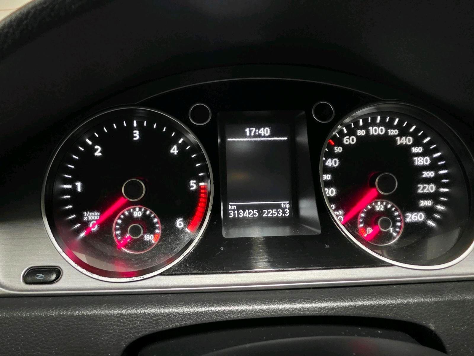 Volkswagen Passat 2011 — photo 13