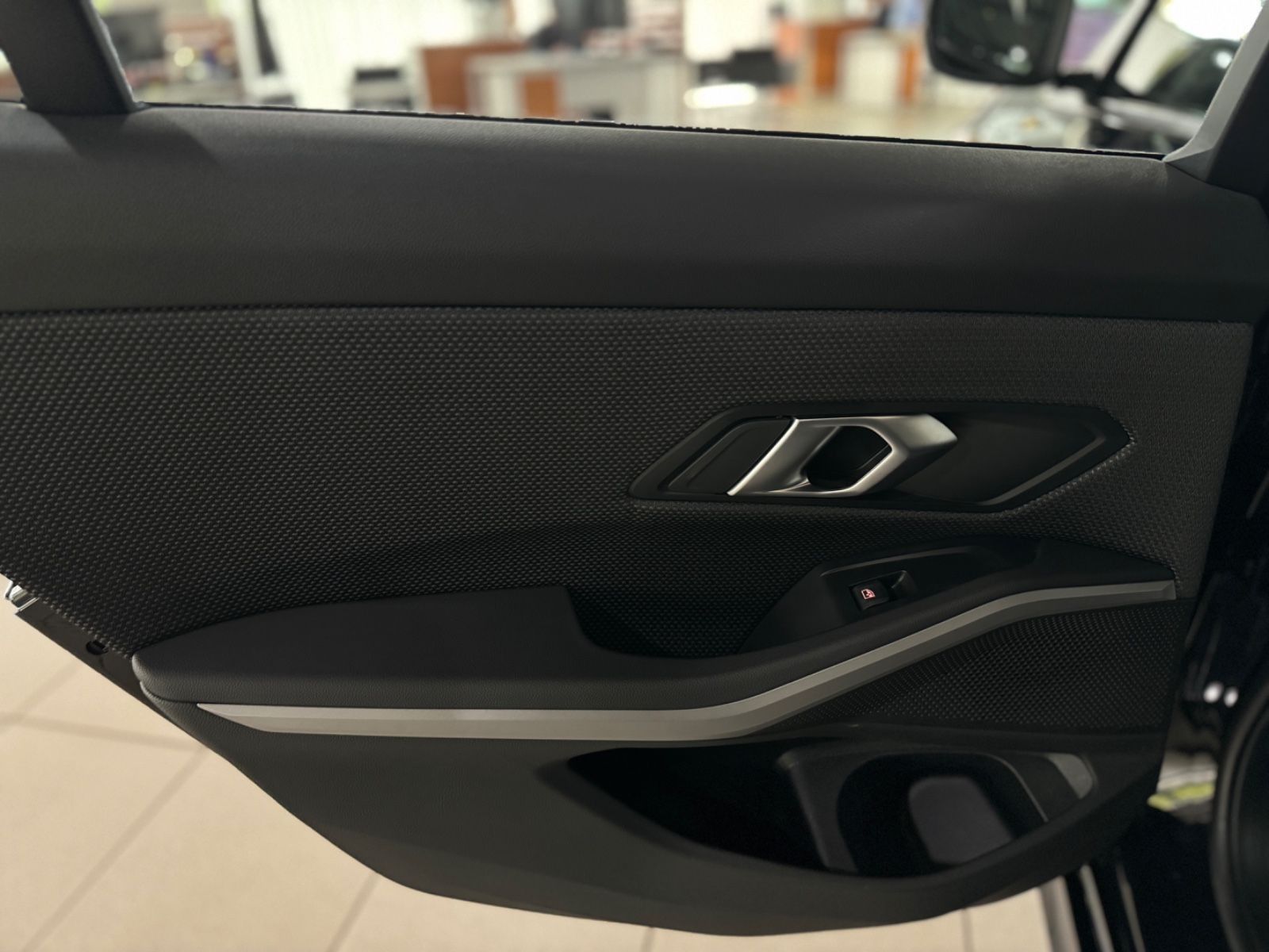 Fahrzeugabbildung BMW 330e DAB PDC CockPit+Geschwindigkeitsreg. LED