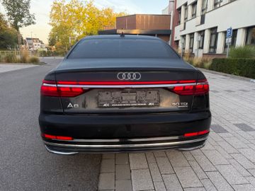 Audi A8 - 6