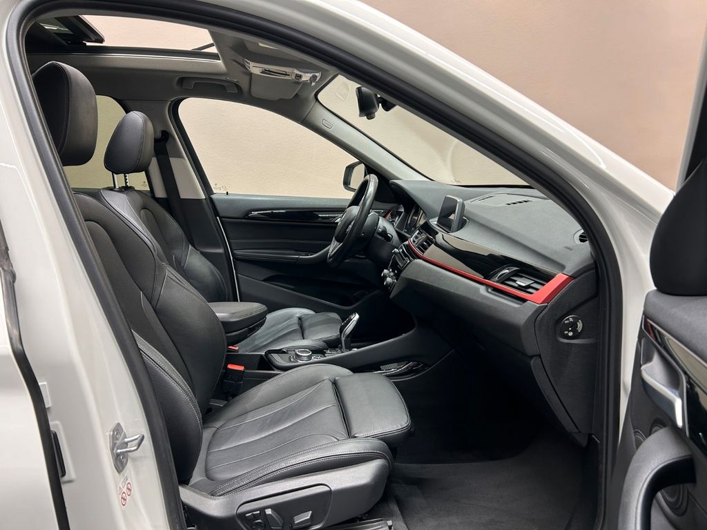 BMW X1 xDrive20d Sport Line Autom. *PANO*AHK*LED*