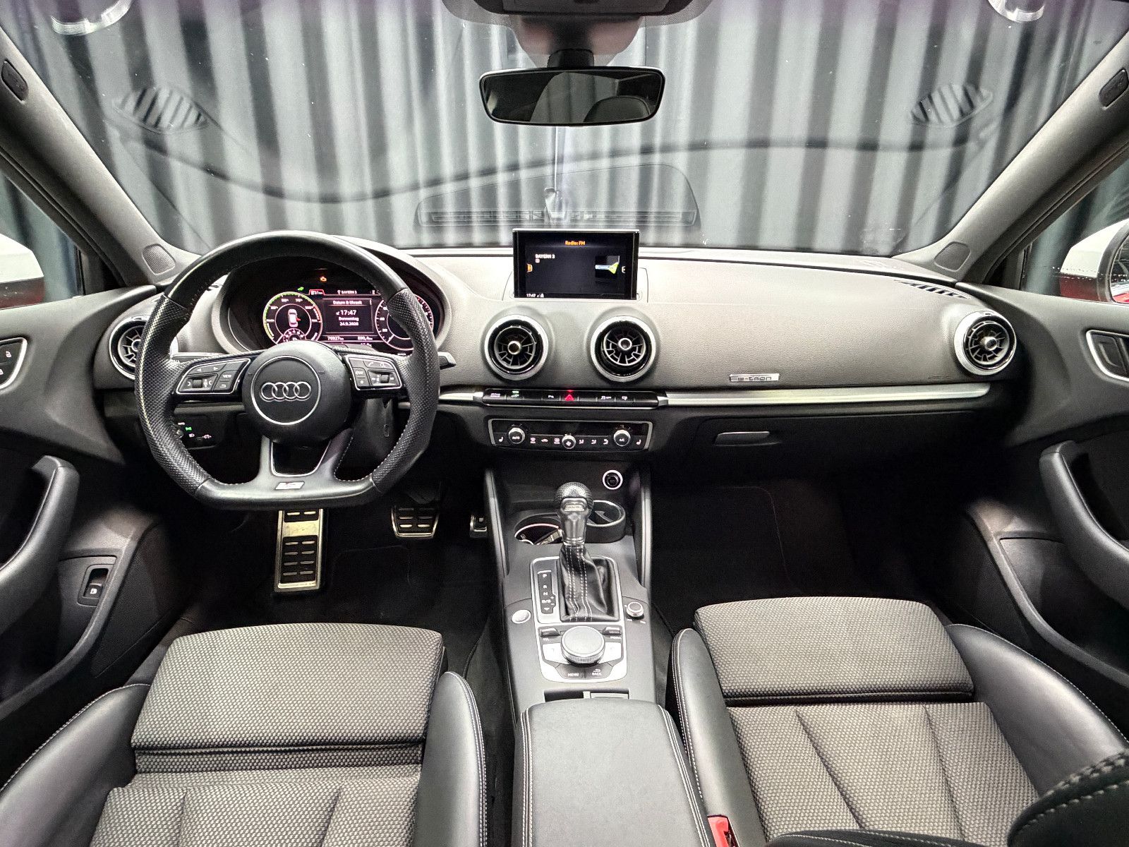 Fahrzeugabbildung Audi A3 Sportback e-tron s-line |AHK|PANO|NAVI