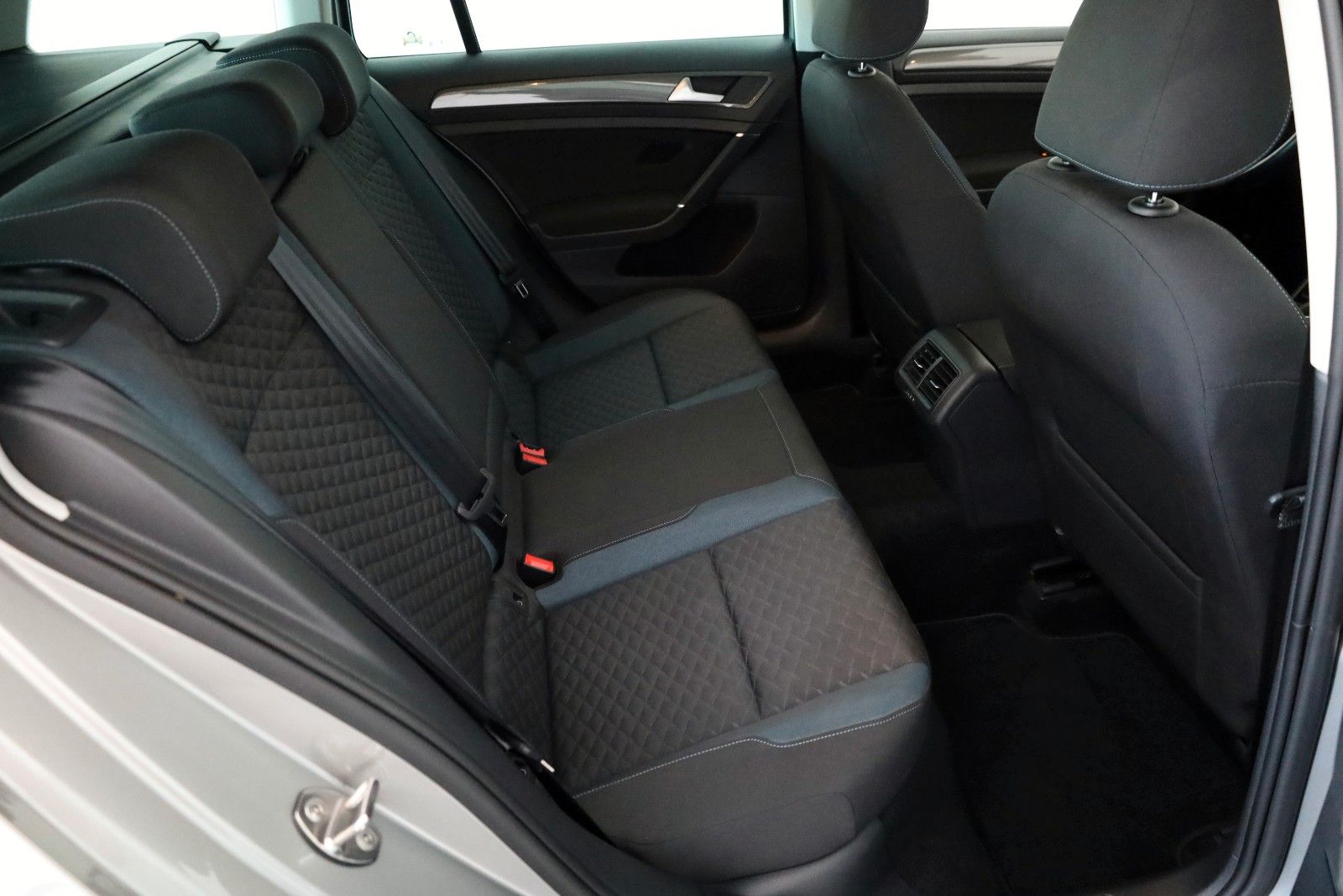 Fahrzeugabbildung Volkswagen Golf VII Variant IQ.DRIVE Navi,ACC,Kamera,SR+WR
