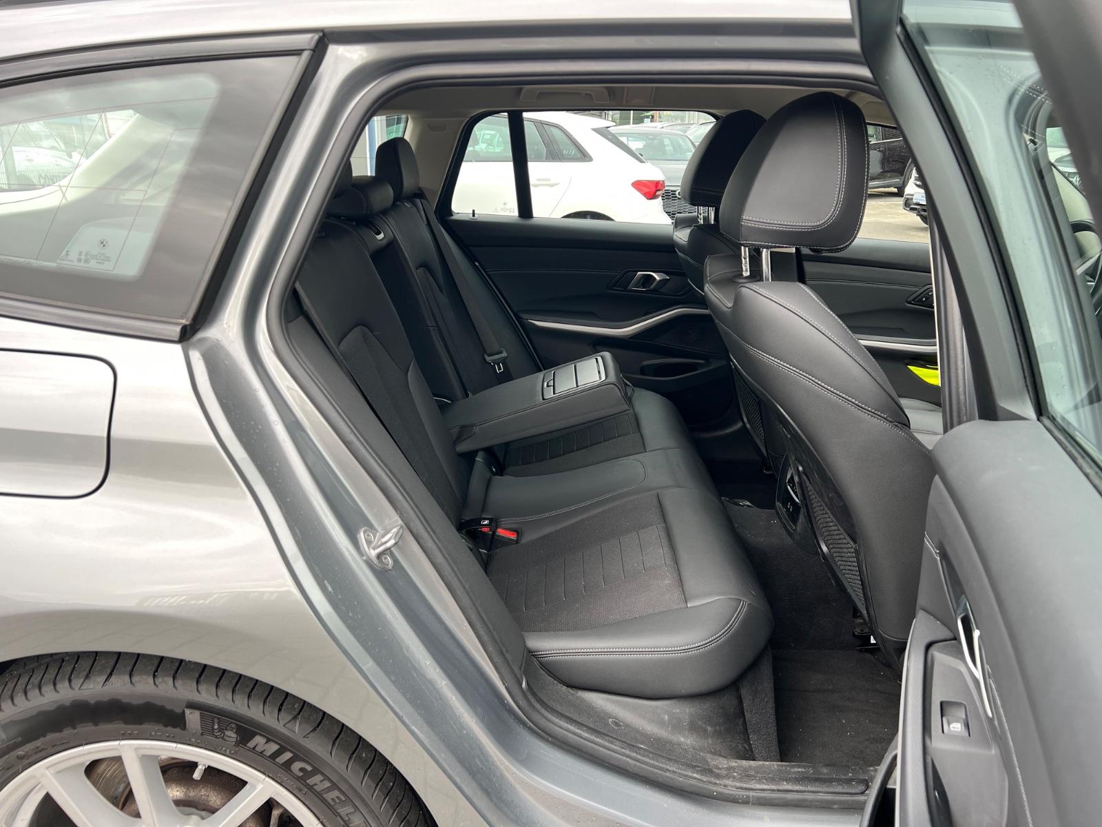 BMW 330e Touring ACC+AHK+Spur+Sportsitze Sensatec