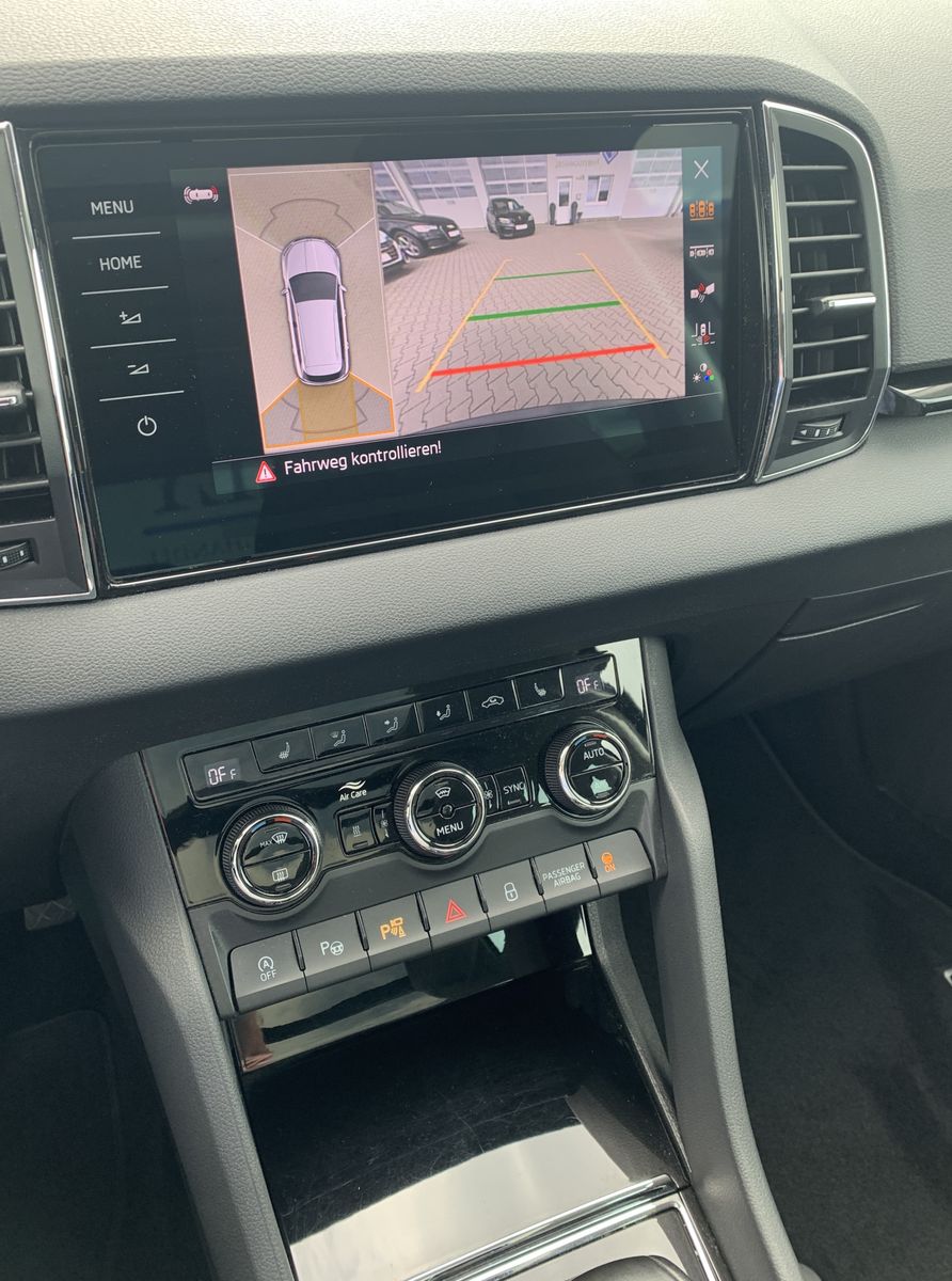 Fahrzeugabbildung SKODA Karoq 2.0 TDI*4x4*AHK*STHZ*Leder*360°Cam*Pano*