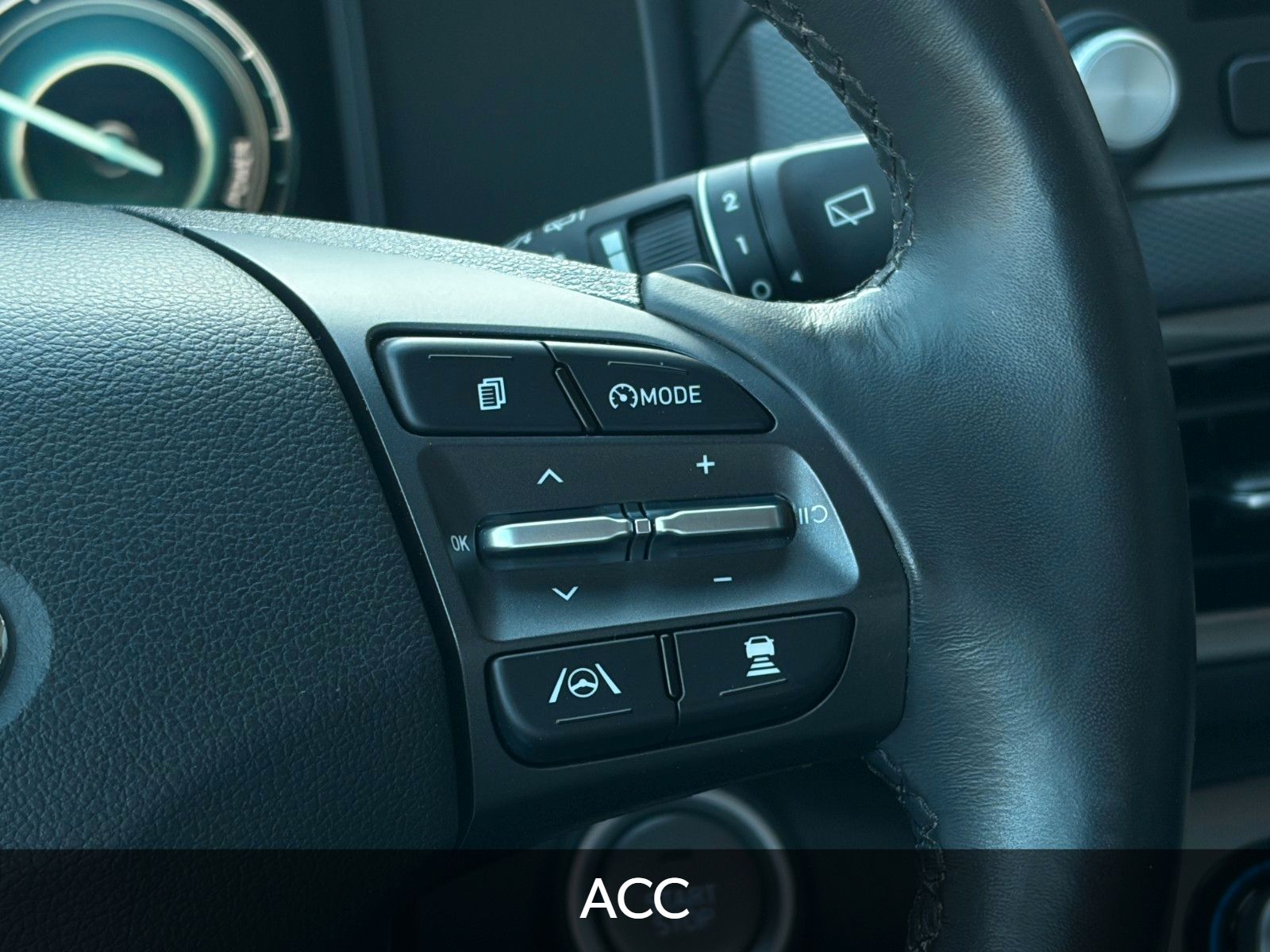 Fahrzeugabbildung Hyundai KONA E Select SHZ LHZ LKA LFA ACC CarPlay Navi