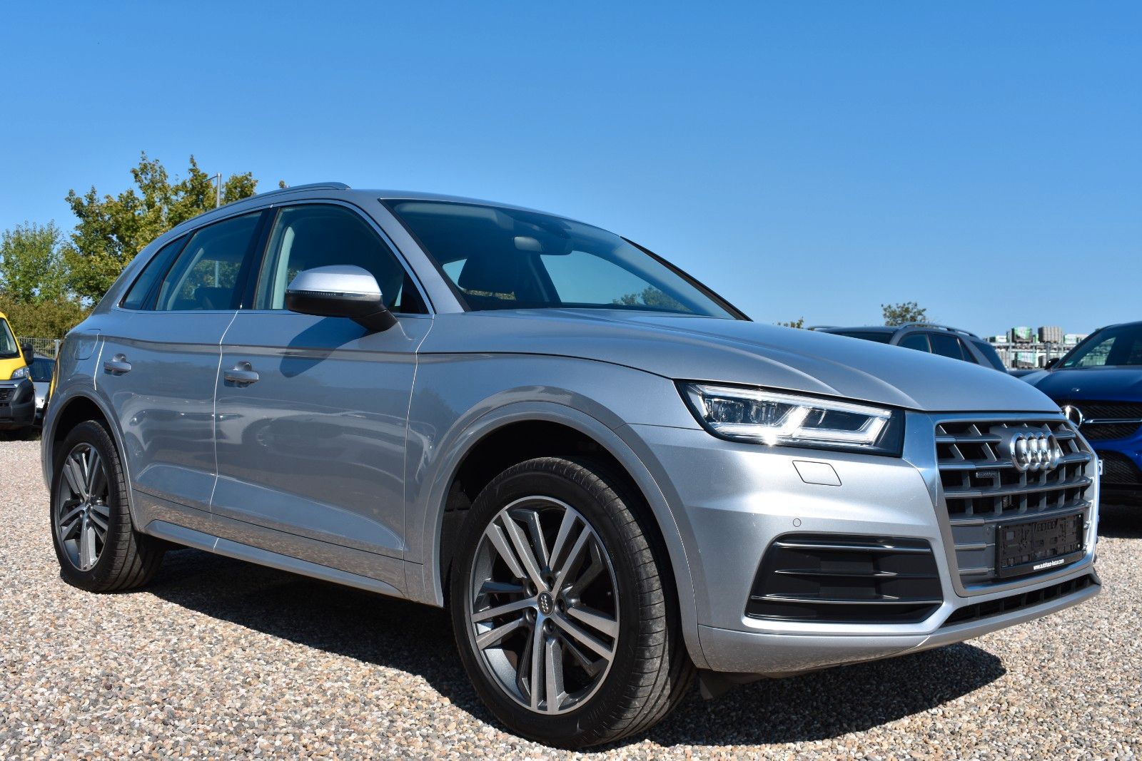 Fahrzeugabbildung Audi Q5 40 TDI quattro sport/Anhänger/LED/Tempomat