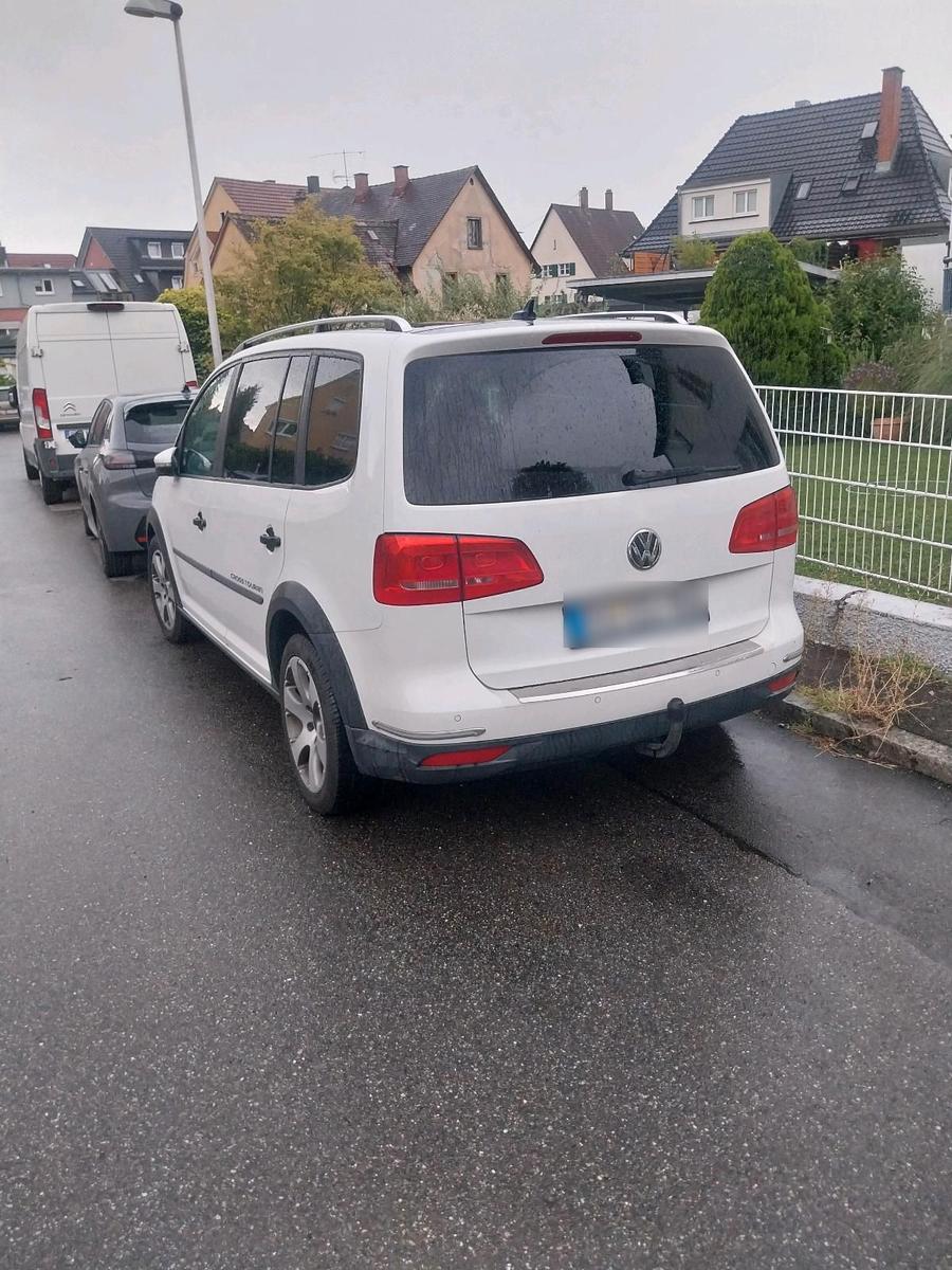 Volkswagen Touran 2011 — вигляд ззаду