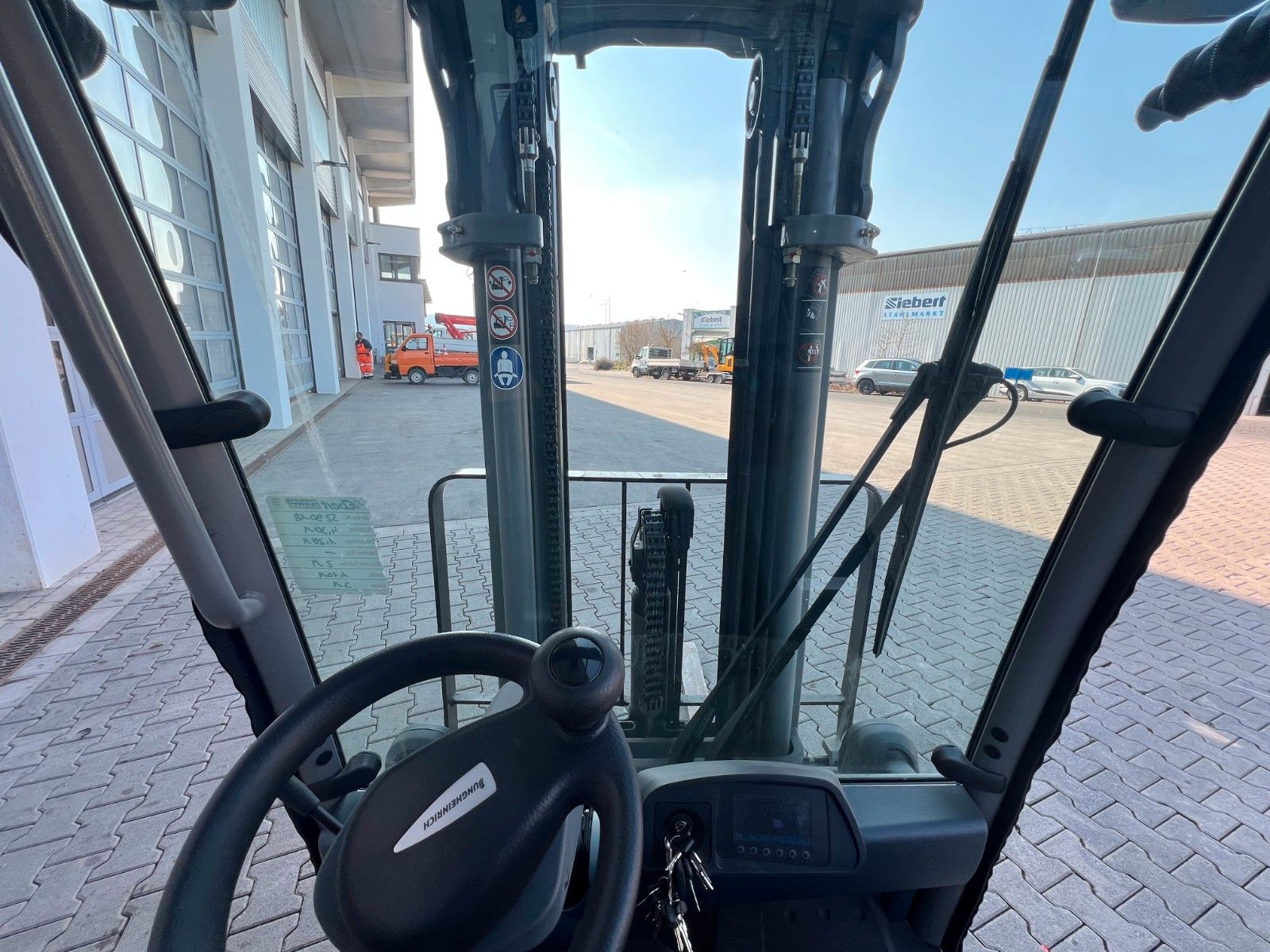 Fahrzeugabbildung Jungheinrich EFG 218 / Triplex 4.30m / SS / nur 1.738h