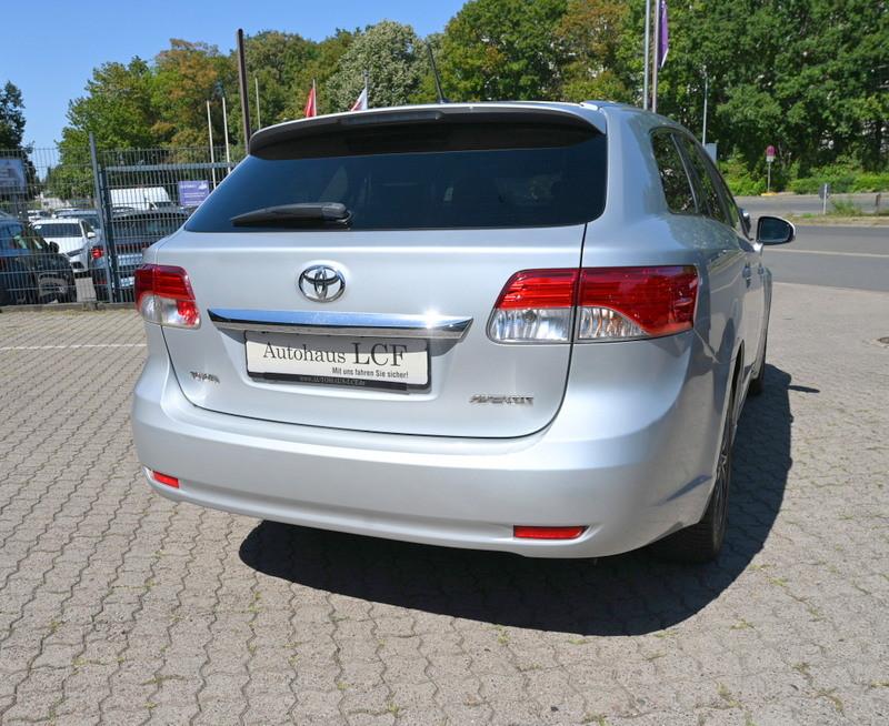 Toyota Avensis 2013 — photo 9