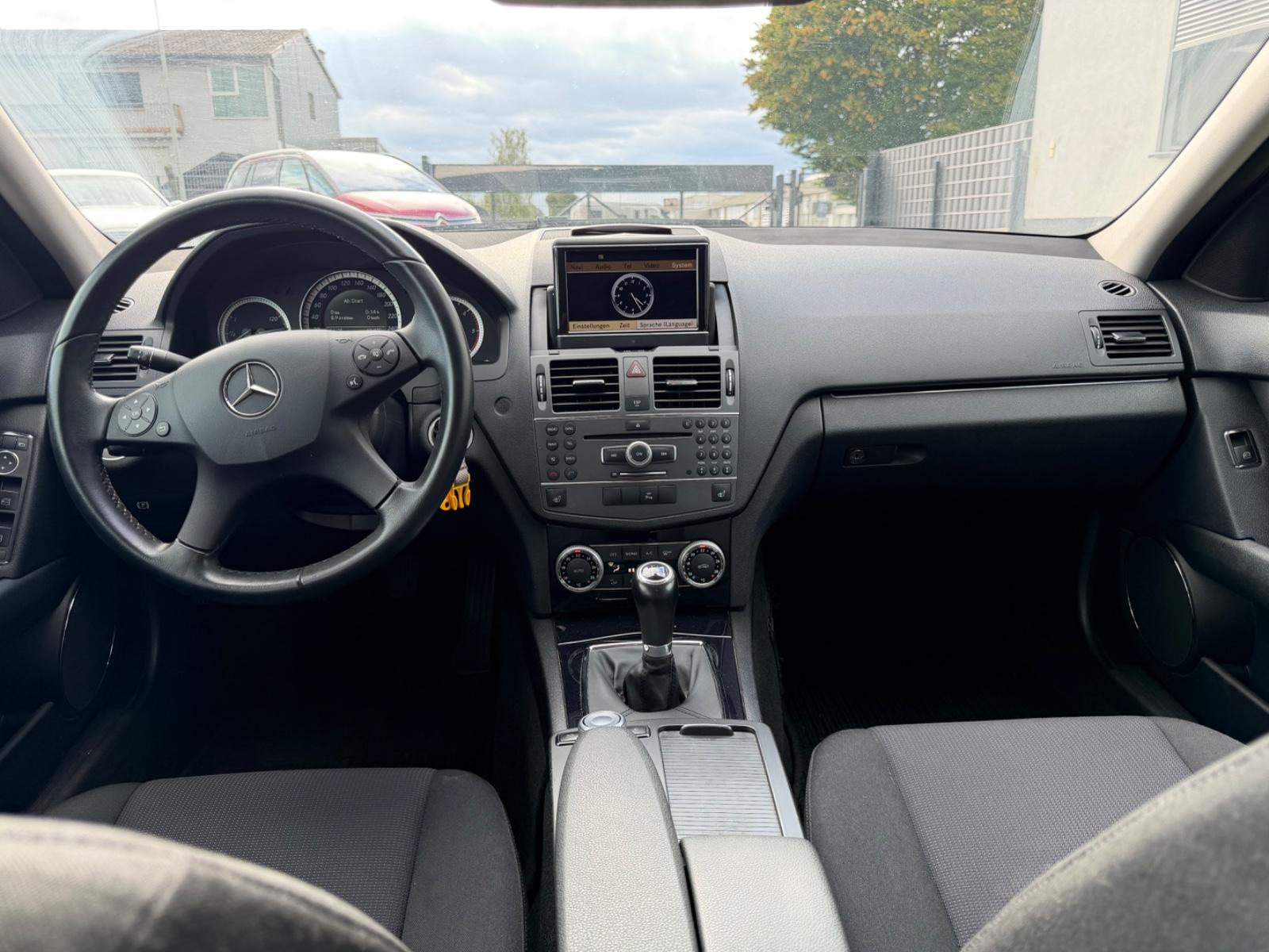 Mercedes-Benz C200 2010 — photo 10