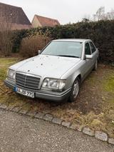 Mercedes-Benz W124 E220 - Mercedes-Benz 220: W124