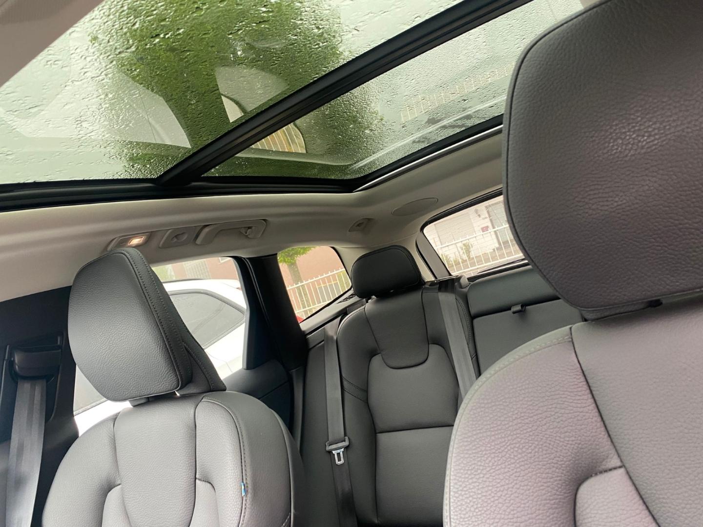 Volvo XC60 B5 Ultra Dark AWD MHEV Memory Sitze 360 Gra