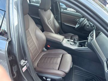 BMW 330e XDRIVE A M Sport Head-Up HiFi DAB LED WLAN