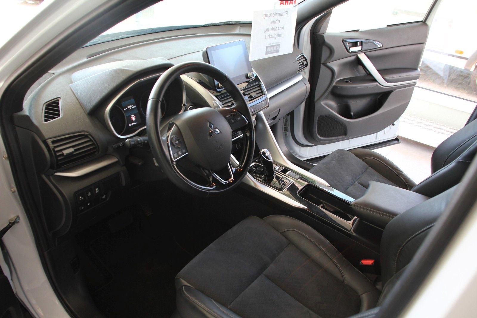Fahrzeugabbildung Mitsubishi Eclipse Cross Plus Hybrid 4WD