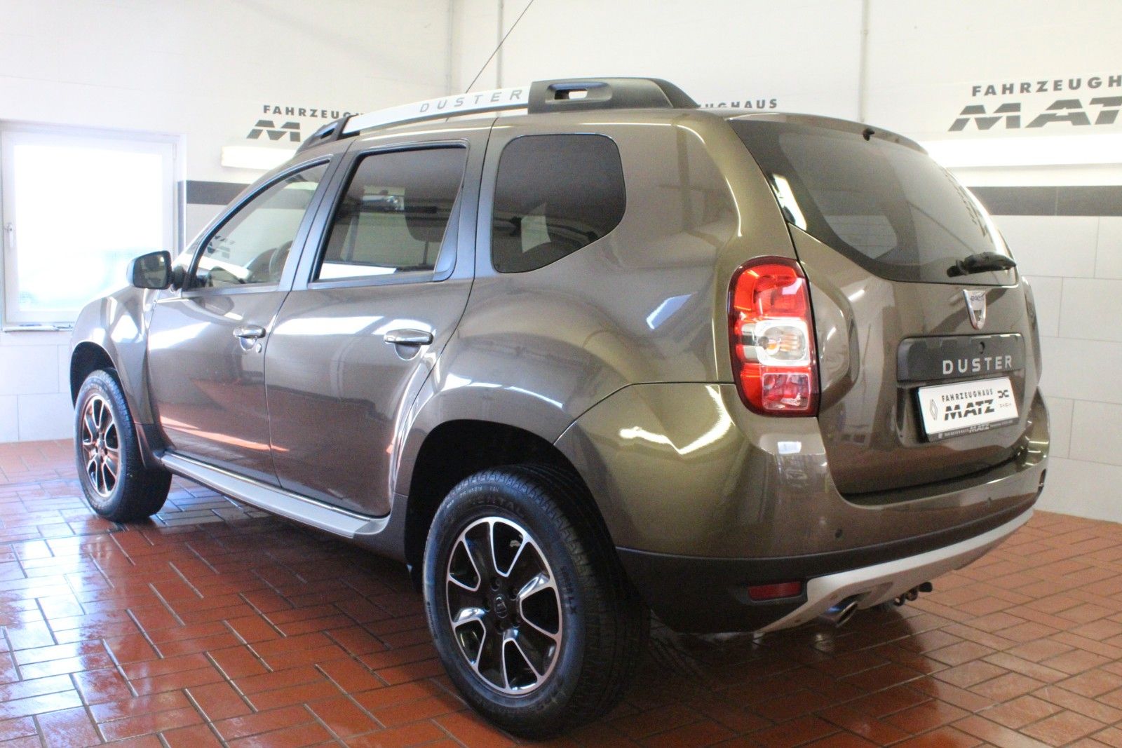 Fahrzeugabbildung Dacia Duster   SCE 115  Laureate   AHK *Navigation*