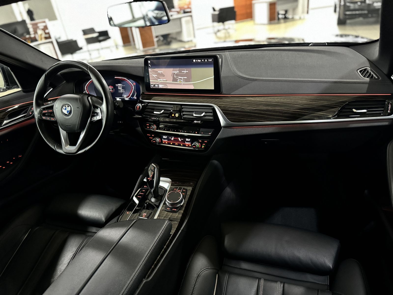 Fahrzeugabbildung BMW 520d LuxuryLine Kamera Laser HUD DAB Komfort