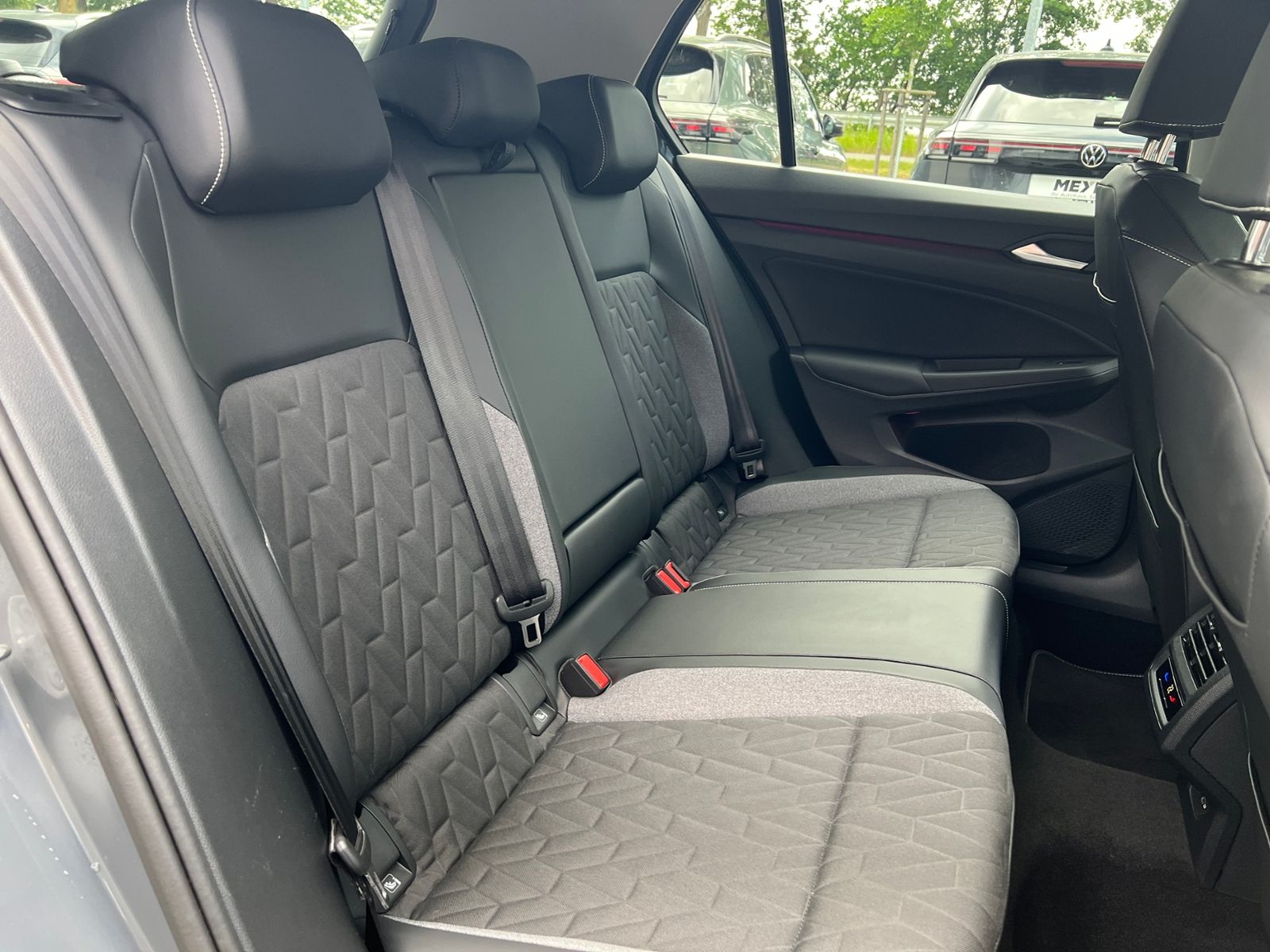 Fahrzeugabbildung Volkswagen Golf VIII Goal 1.5 eTSI DSG *AHK, LED, ACC, Navi