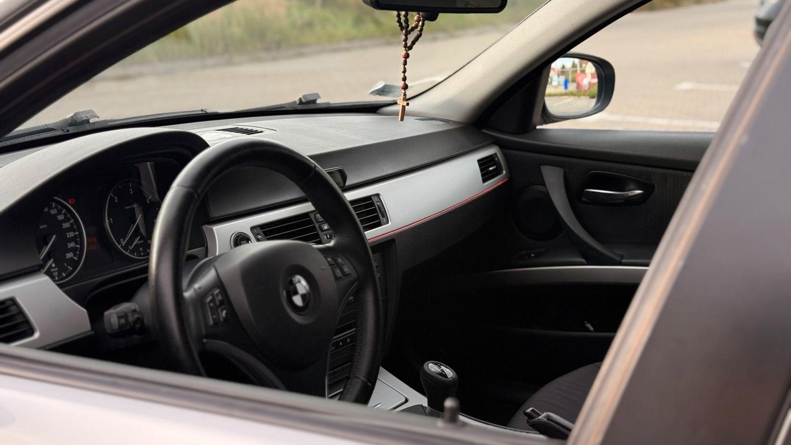 BMW 320 2009 — photo 11