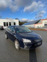 Ford Focus Lim. Style - Ford Focus mit Benzin-Antrieb: Kleinwagen