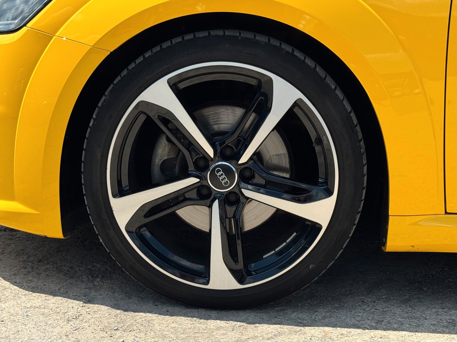 Fahrzeugabbildung Audi TT Roadster 2.0 TFSI DSG S-Line B&O Alcan. SHZ