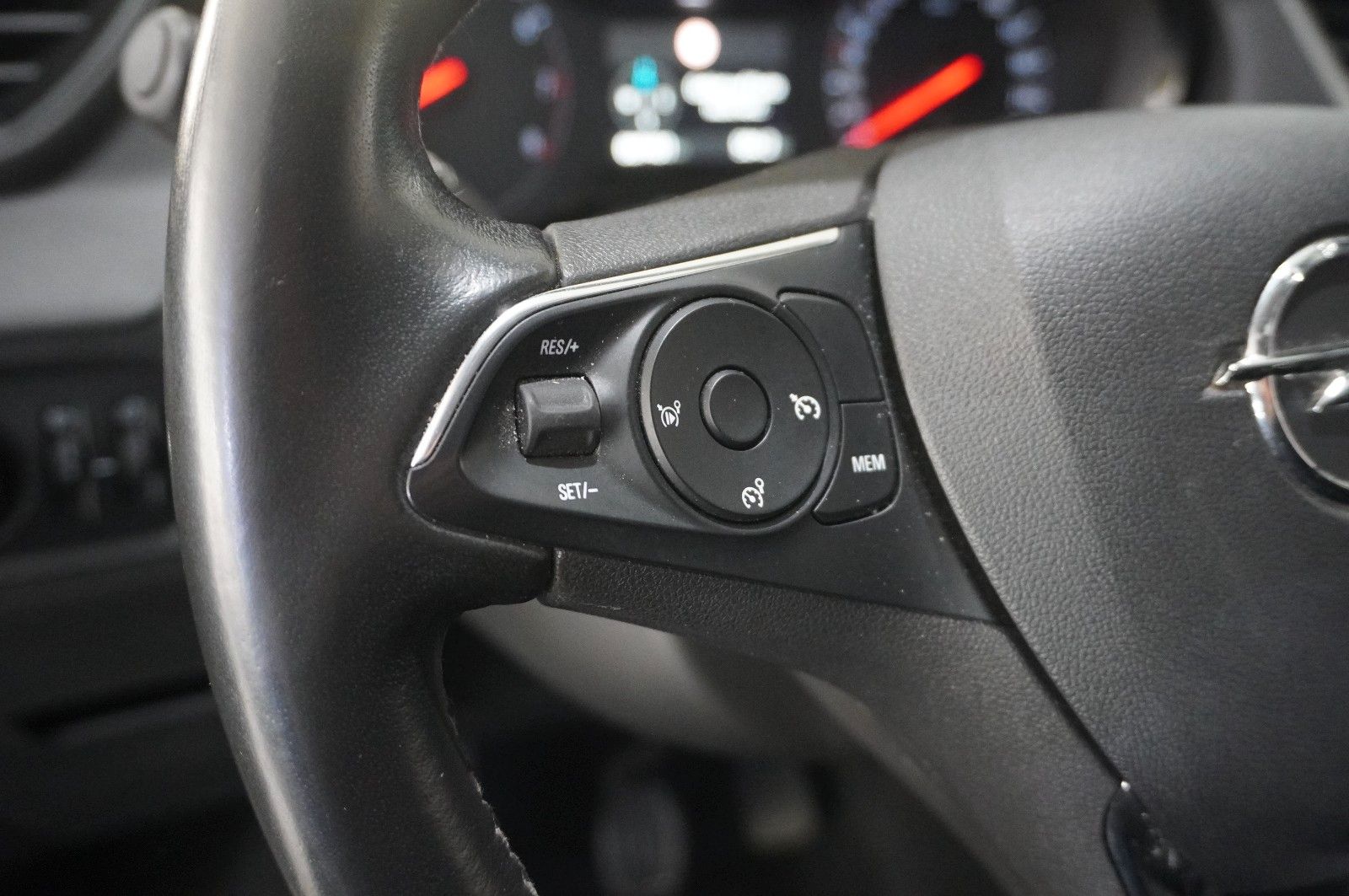 Fahrzeugabbildung Opel Grandland (X) 1.5D BUSINESS NAVI/LED/PDC/DAB/AHK