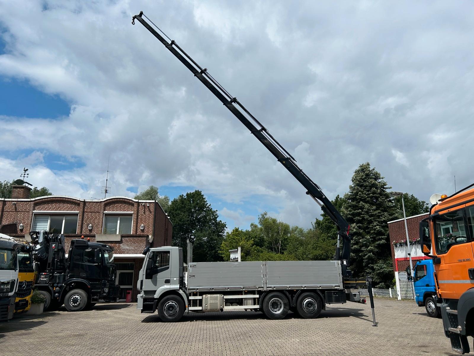 Iveco Pritsche + HIAB HIDUO 228 Kran