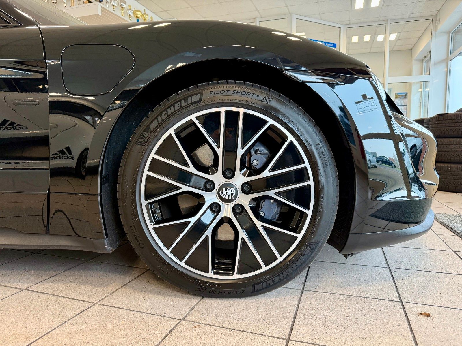 Fahrzeugabbildung Porsche Taycan Performance Panorama/SportChrono/WP