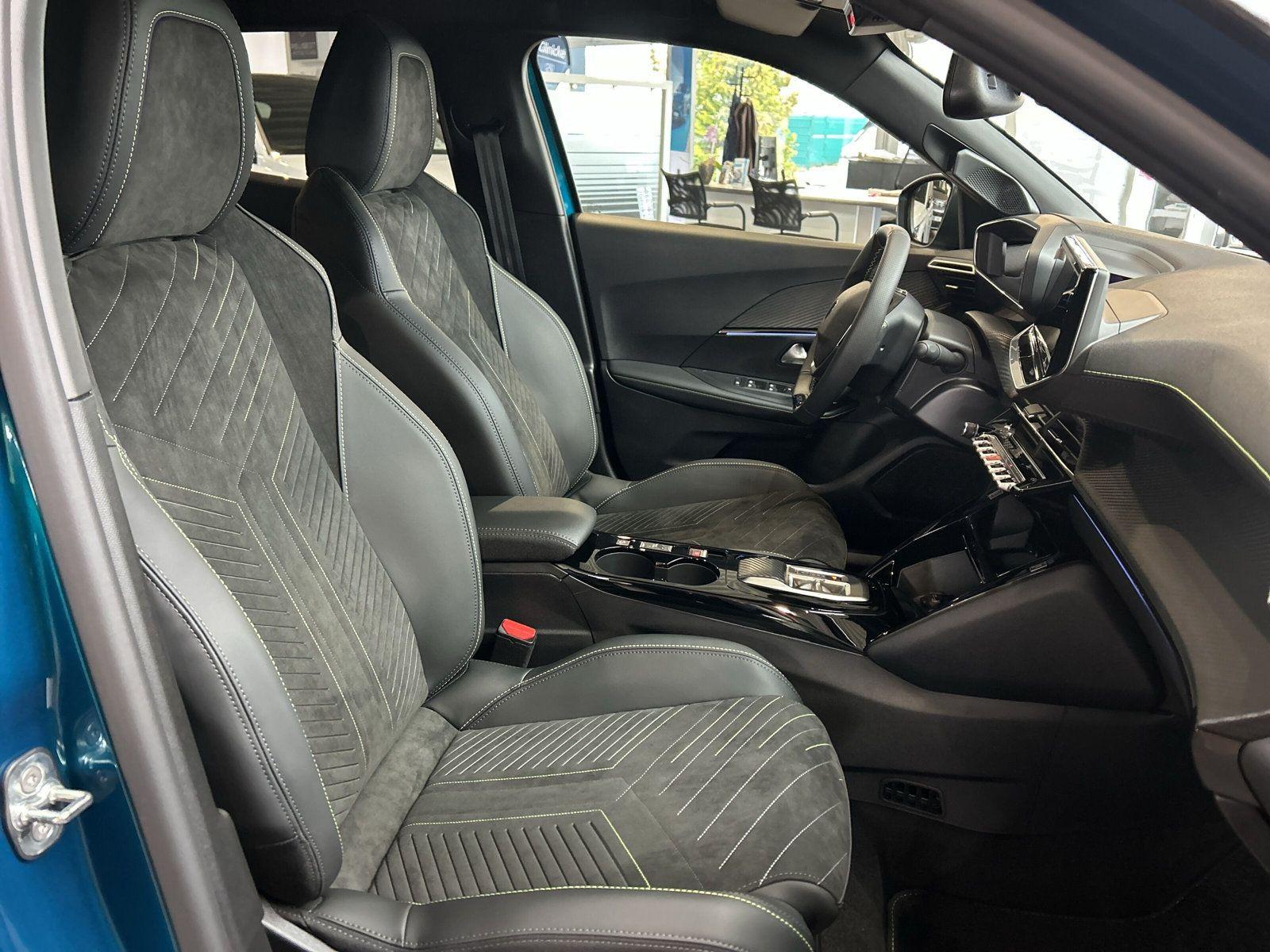 Peugeot E-2008 GT Elektromotor 156 NAVI/LED/360°/CARPLAY