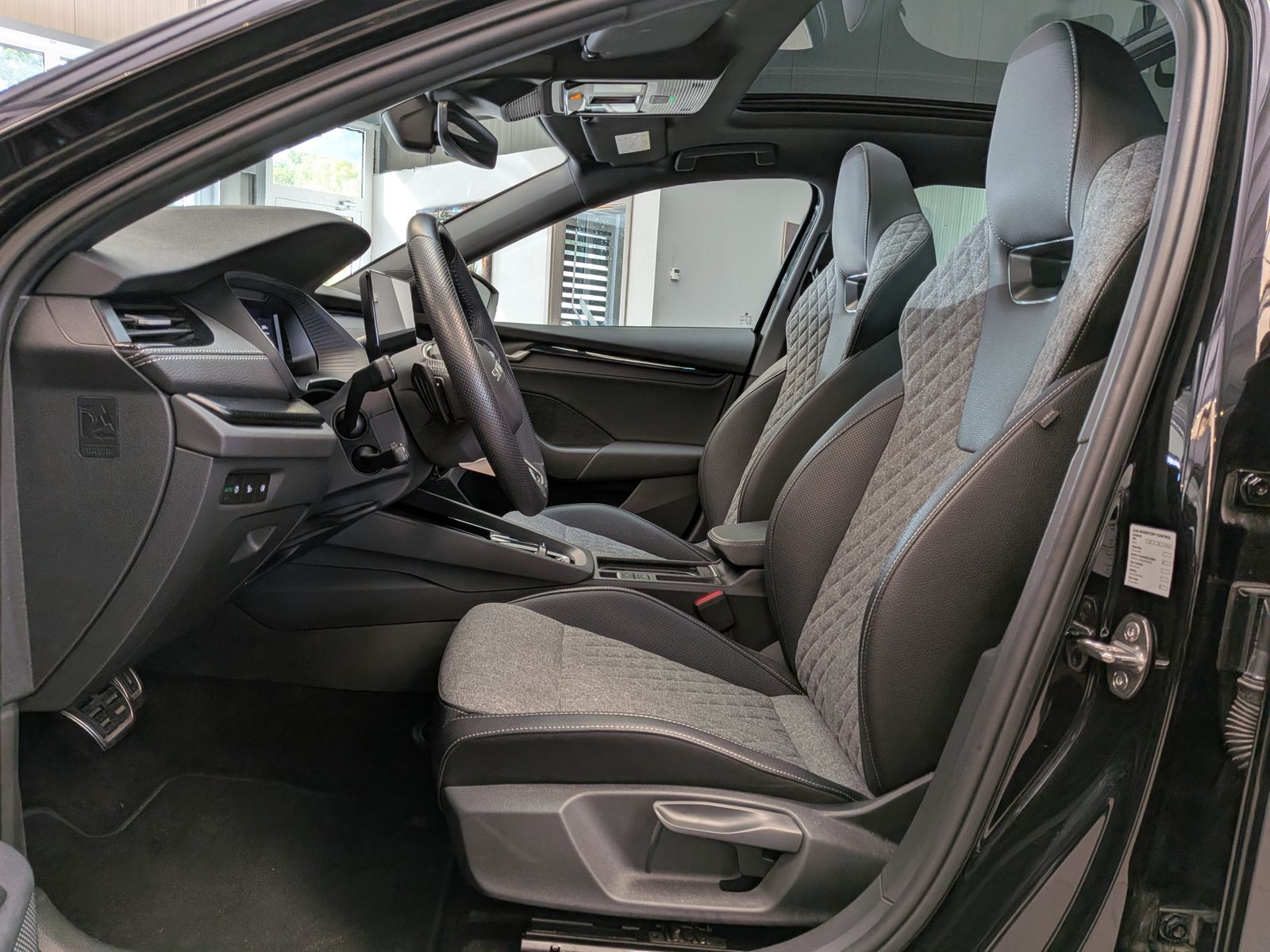 Fahrzeugabbildung SKODA Octavia 1.5 TSI Sportline MATRIX PANO AHK 5J-Gar