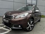 Peugeot 2008 Allure Pano Leder Tempo Navi PDC Alu Klima - Peugeot mit Diesel-Antrieb: Navigationssystem, Limousine