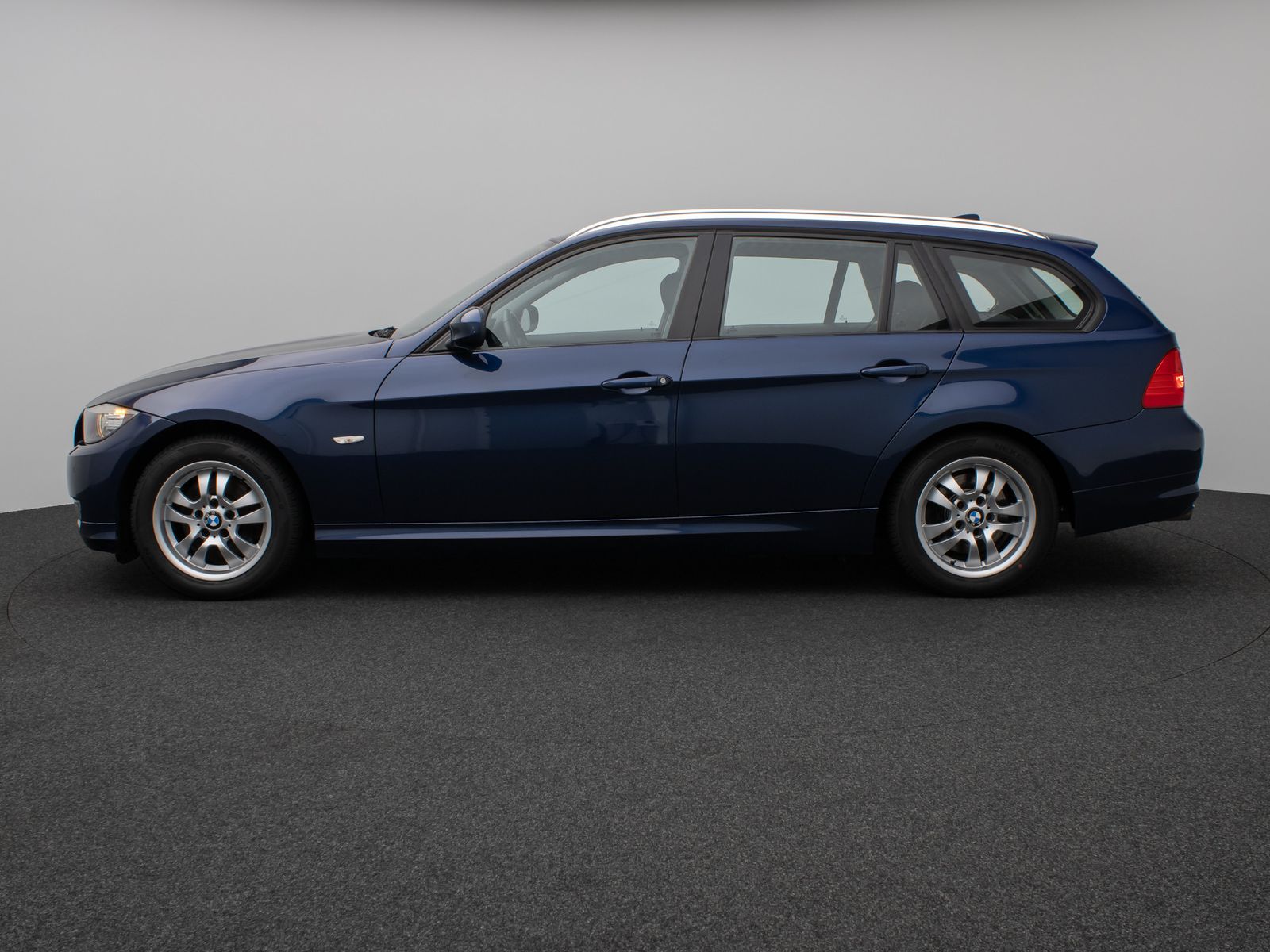 Fahrzeugabbildung BMW 320d PDC Navi Xenon Fernlichtassist Komfort AHK