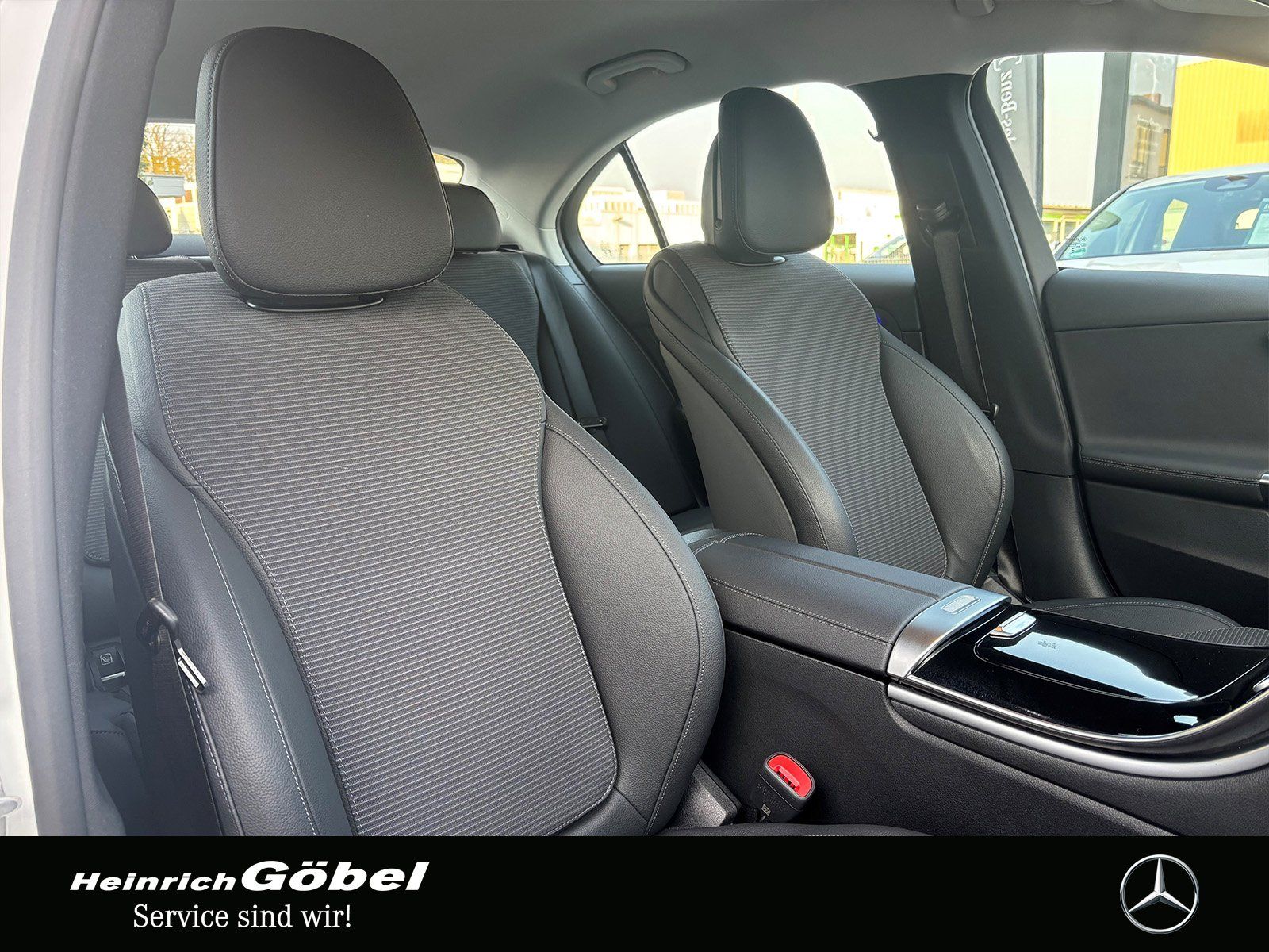 Fahrzeugabbildung Mercedes-Benz C 200 AVANTGARDE*TOTWINKEL*KAMERA*LED*SPURHALTE