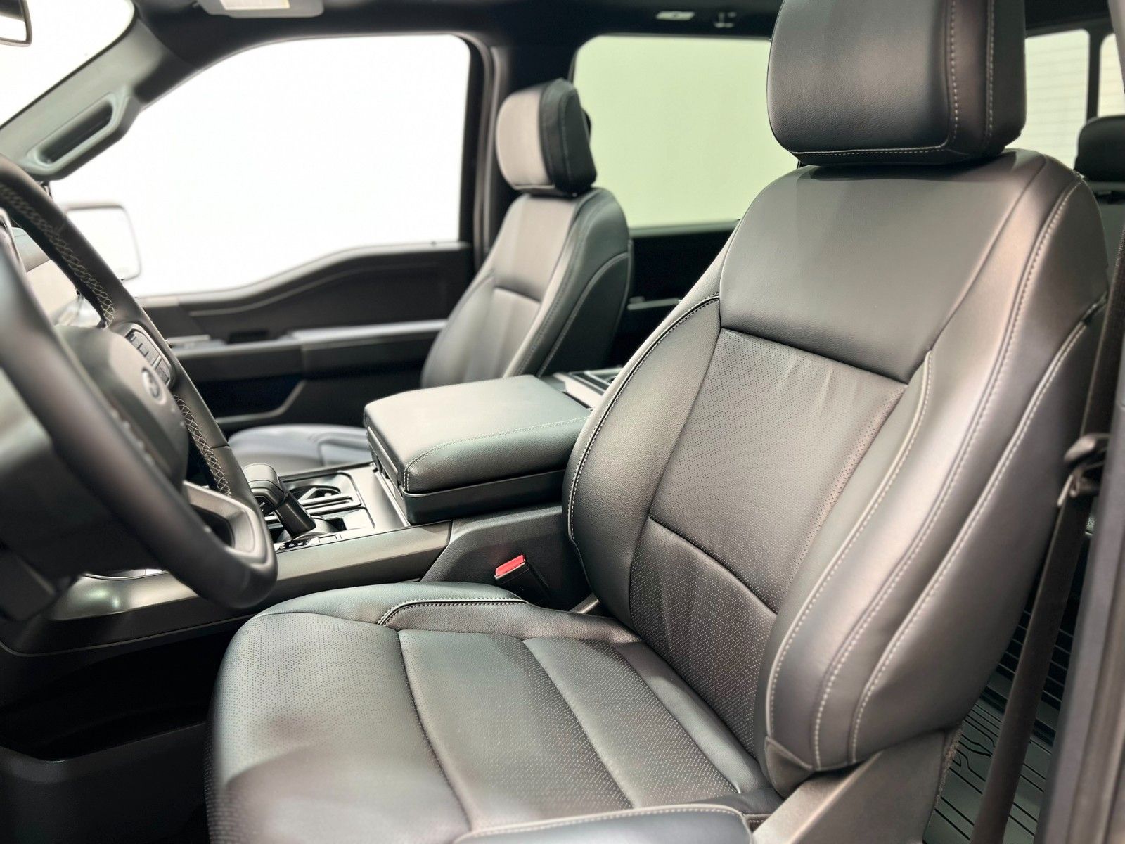 Fahrzeugabbildung Ford F-150 Lariat 5.0L V8 5,5" Black Ed. MY25