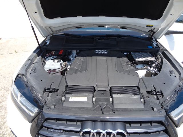 Fahrzeugabbildung Audi Q7 3.0TDI/HUD/Pano/StH/22-Zoll/1.Hd/AHK/3xS-Line