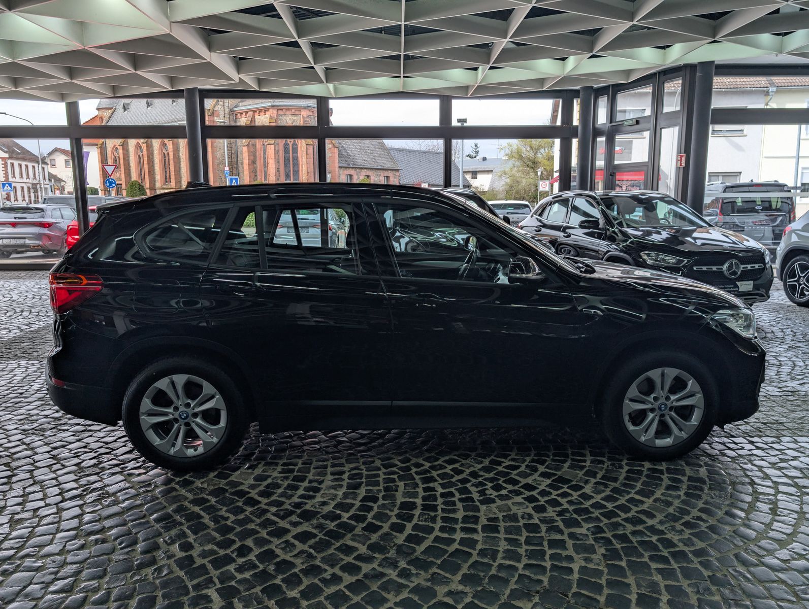 Fahrzeugabbildung BMW X1 xDrive 25e Advantage AHK LED APP VIRT SoH 87%