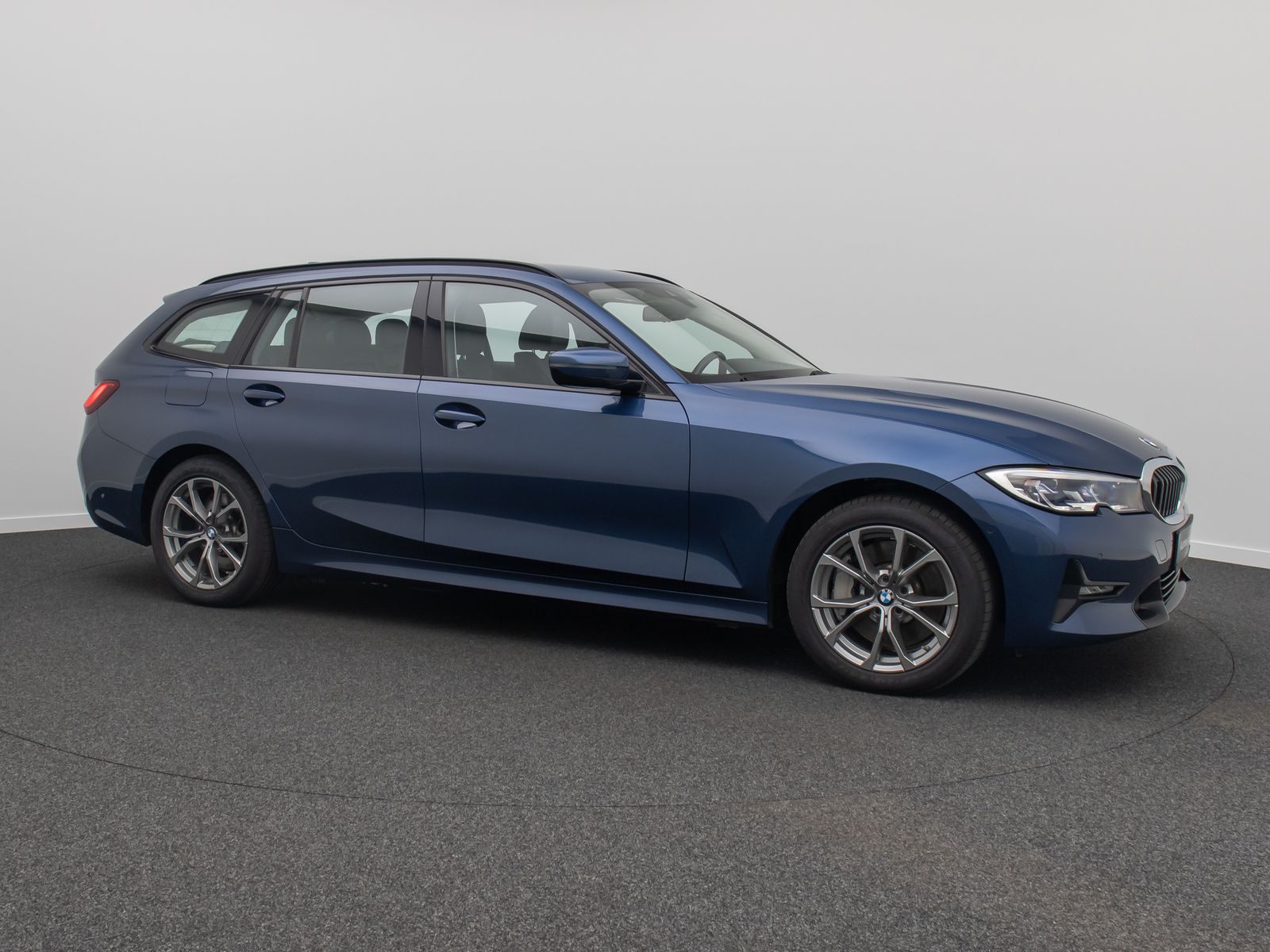 Fahrzeugabbildung BMW 330e  Sport Line Kamera DAB Laser HUD H/K Alarm