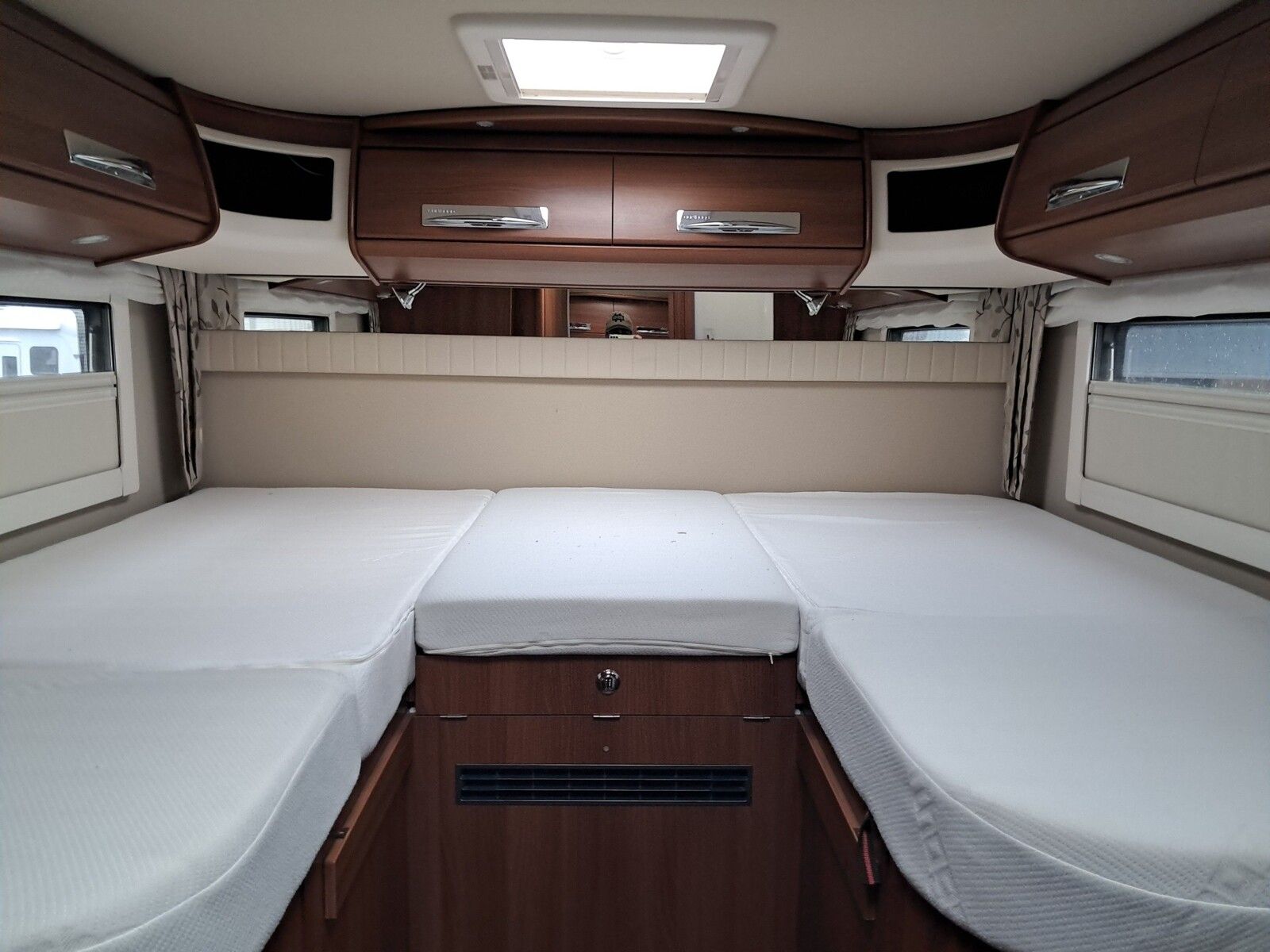 Fahrzeugabbildung Carthago chic e-line I 50 Yachting Solar, TV, Luftfederun