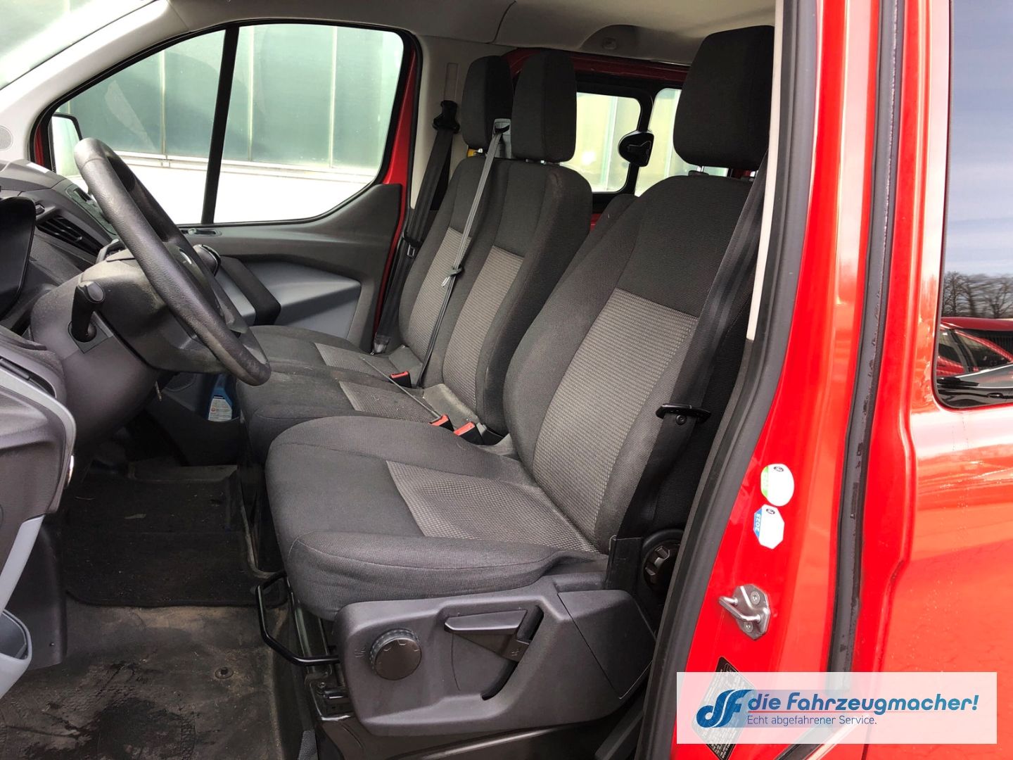 Fahrzeugabbildung Ford Transit Custom Kombi 300 L1 2.2 TDCi *1453