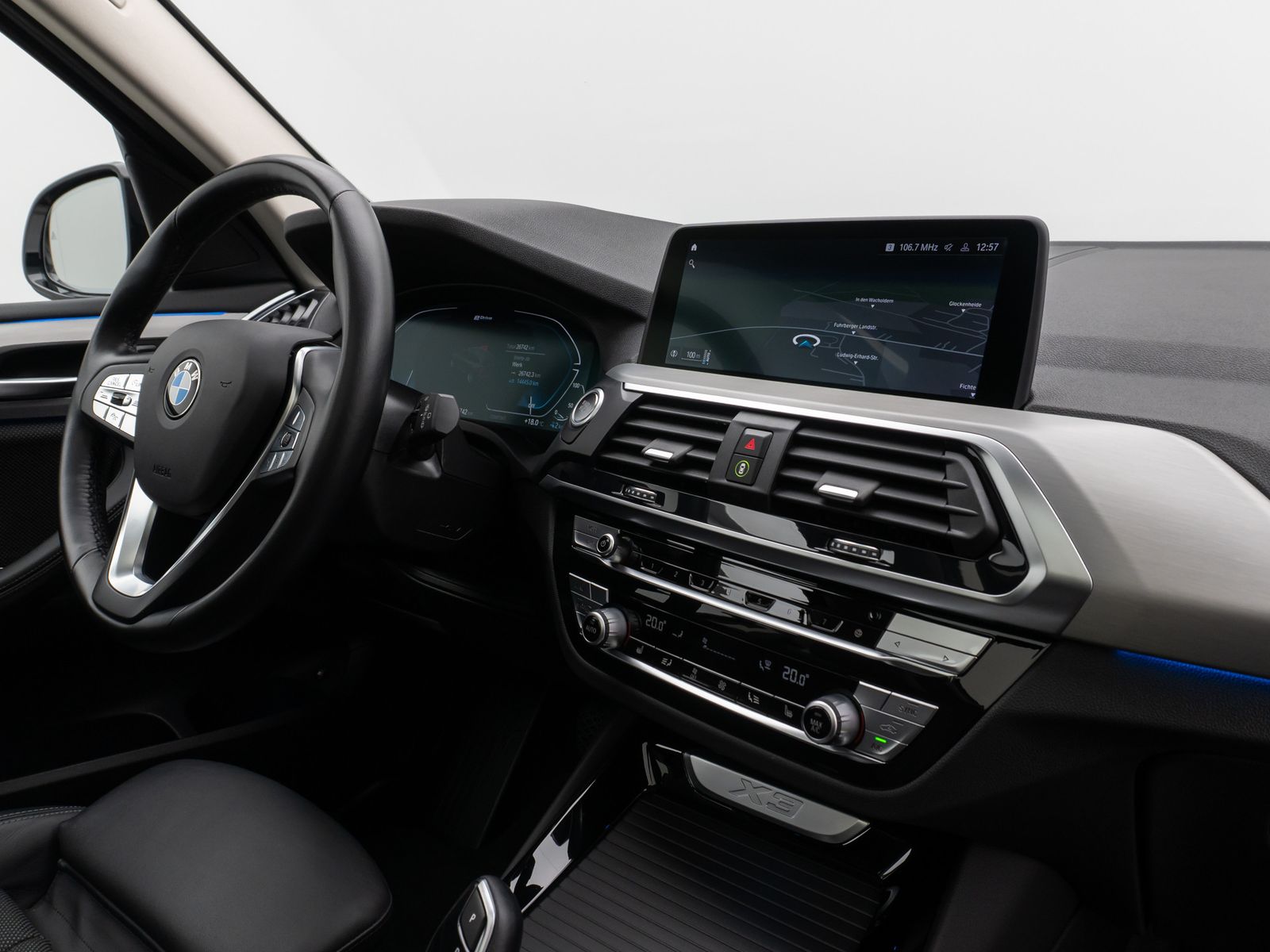 Fahrzeugabbildung BMW X3 xD30e xLine Panorama 360°HUD DAB HiFi Komfort