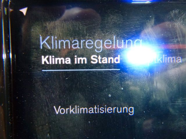 Fahrzeugabbildung Volvo XC40 D4 Momentum Pro AWD >AUT/NAV/LED/4x4<