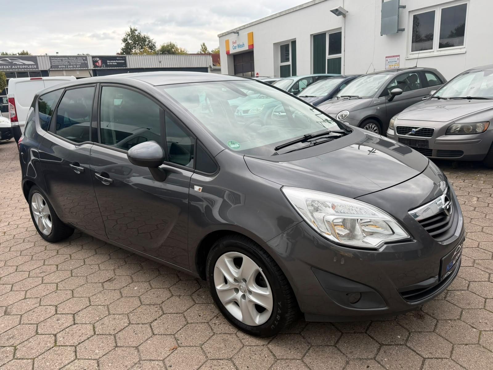Opel Meriva 2011 — rear view