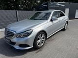 Mercedes-Benz E 350 BlueTec/NAVI/SHZ/LED/EURO6 - Mercedes-Benz E 350 mit Diesel-Antrieb: Stoff