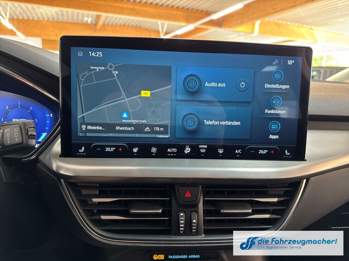 Fahrzeugabbildung Ford Focus Turnier Titanium X Navi Digitales Cockpit
