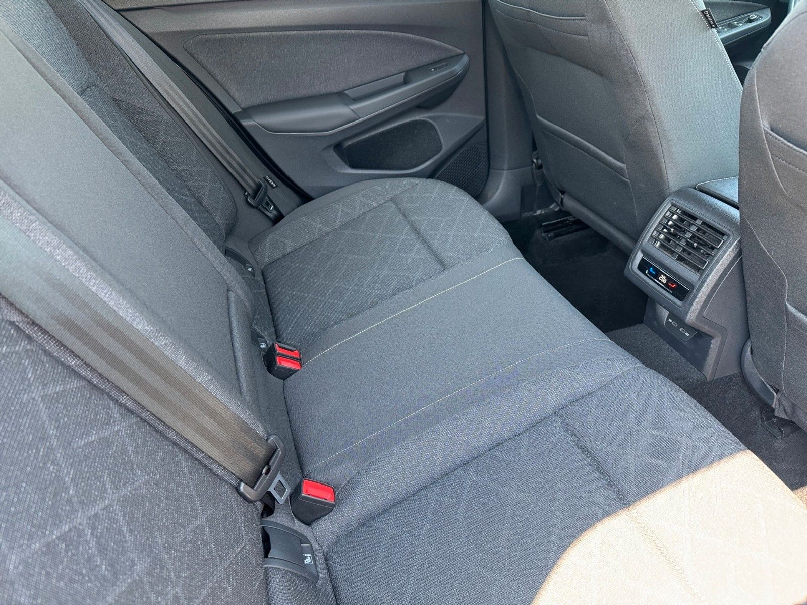Fahrzeugabbildung Volkswagen Golf VIII Lim. Life 1.5 TSI