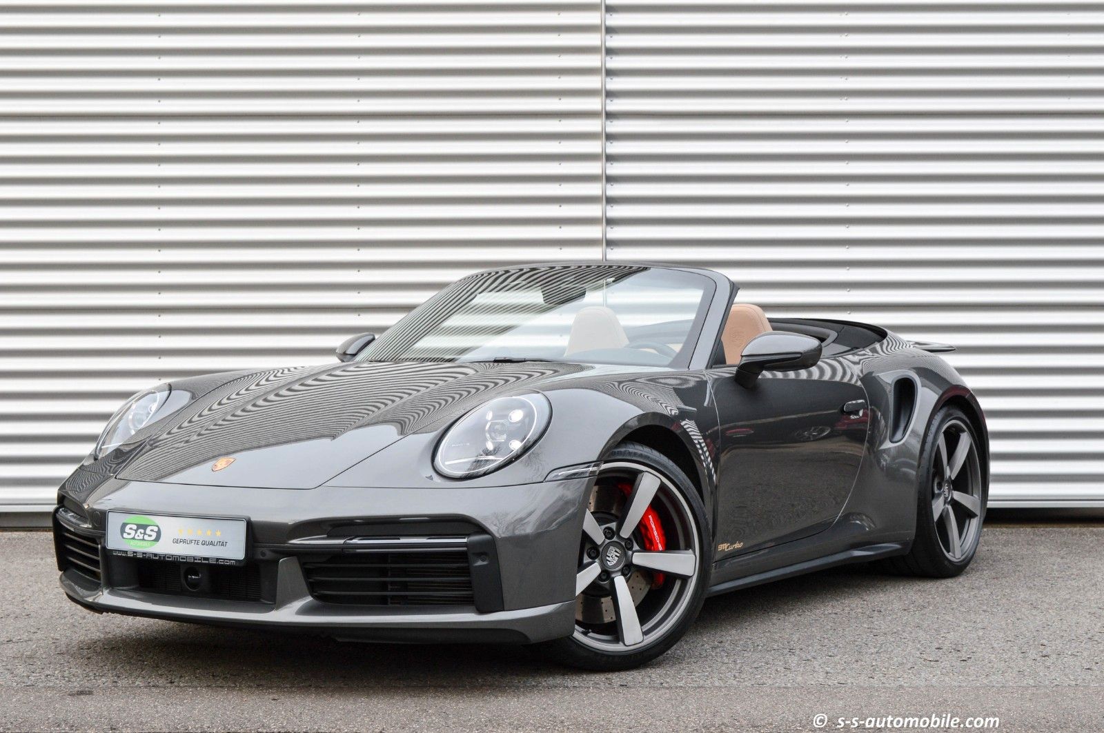 PORSCHE 992 Turbo Cabrio Lift Leder 930 HAL ACC 6445 KM