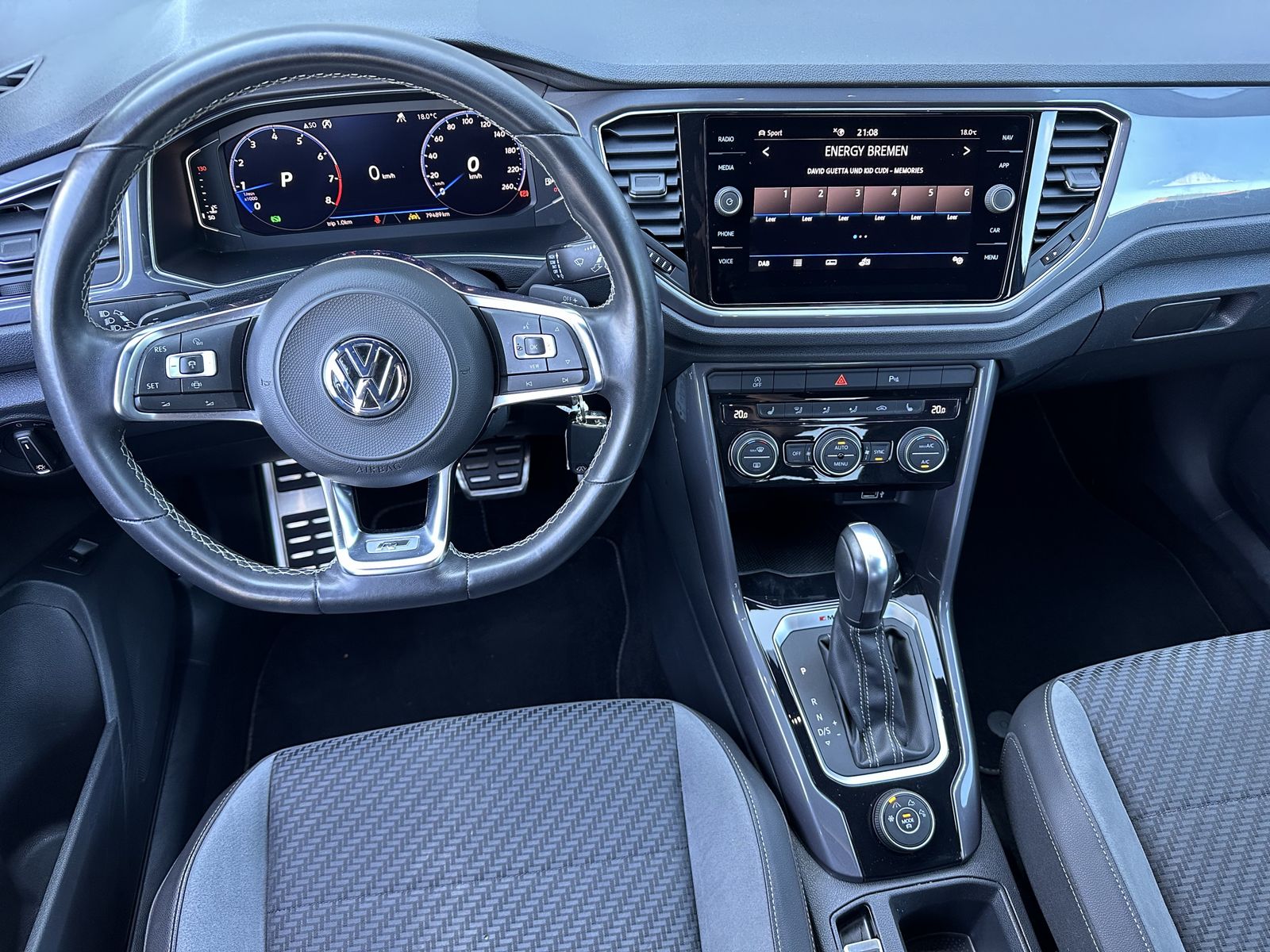 Fahrzeugabbildung Volkswagen T-Roc 2.0 TSI DSG 4M R-Line NAV+LED+ACC+AHK+AID